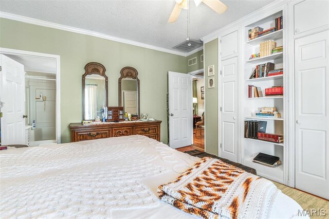 406 N Division St, Bonne Terre, MO 63628 - bedroom featuring wood finished floors, crown molding, a closet, ceiling fan, and a textured ceiling