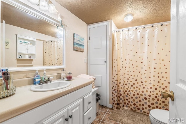 406 N Division St, Bonne Terre, MO 63628 - bathroom with vanity, toilet, curtained shower, and a textured ceiling