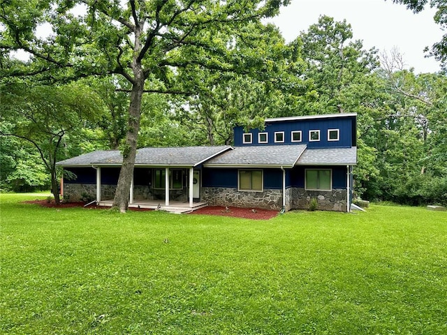 12185 Oak Meadow Dr, Rolla, MO 65401 - view of front of home featuring stone siding, a front lawn, a shingled roof, and view of scattered trees