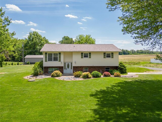 8800 Country Ln, Troy, IL 62294 - split foyer home with a front lawn