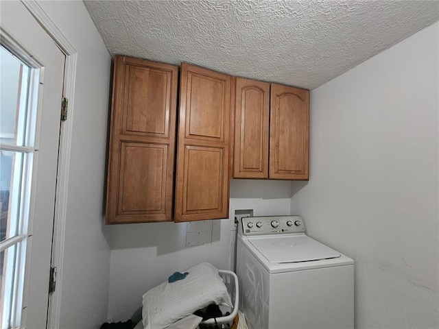 202 Jeremiah, Willisville, IL 62997 - laundry area with washer / dryer, cabinet space, and a textured ceiling