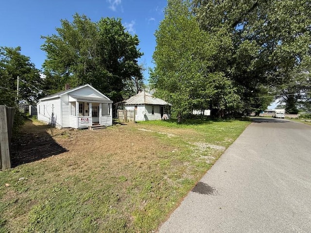504 E 8th St, Portageville, MO 63873 - view of green lawn featuring an outdoor structure