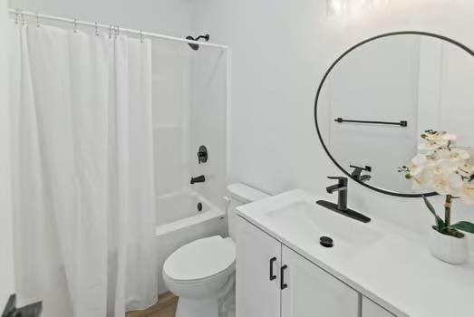 121 Douglas St, Ofallon, IL 62269 - bathroom featuring vanity, toilet, and shower / bath combo