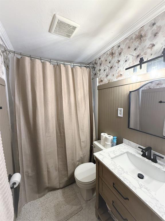 1517 Morning Glory Dr, Vandalia, IL 62471 - bathroom featuring wallpapered walls, vanity, toilet, a shower with shower curtain, and crown molding