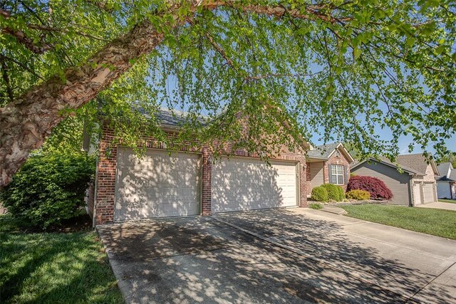2527 Gecko Dr, Maryville, IL 62062