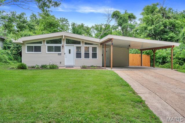 1352 Liggett Dr, Saint Louis, MO 63126