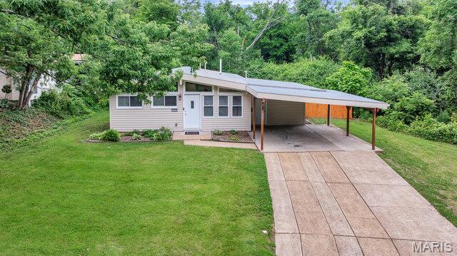 1352 Liggett Dr, Saint Louis, MO 63126