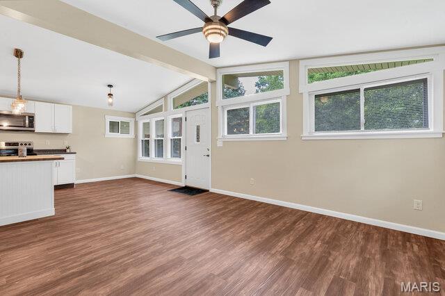 1352 Liggett Dr, Saint Louis, MO 63126