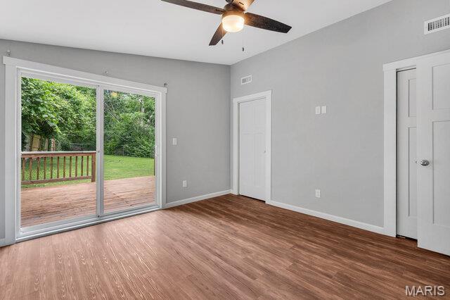 1352 Liggett Dr, Saint Louis, MO 63126