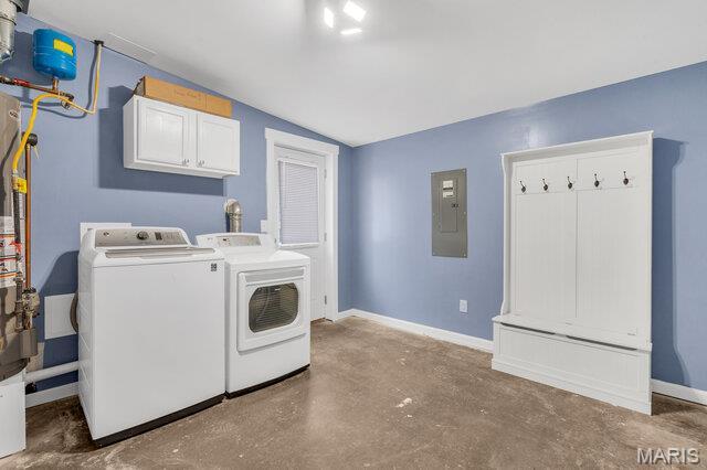 1352 Liggett Dr, Saint Louis, MO 63126