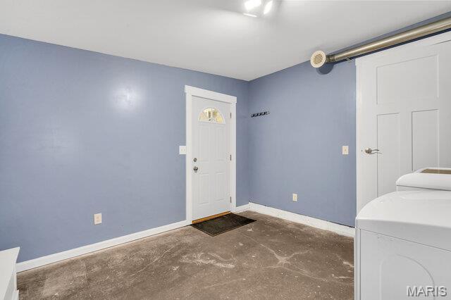 1352 Liggett Dr, Saint Louis, MO 63126