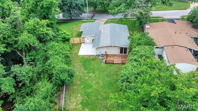 1352 Liggett Dr, Saint Louis, MO 63126