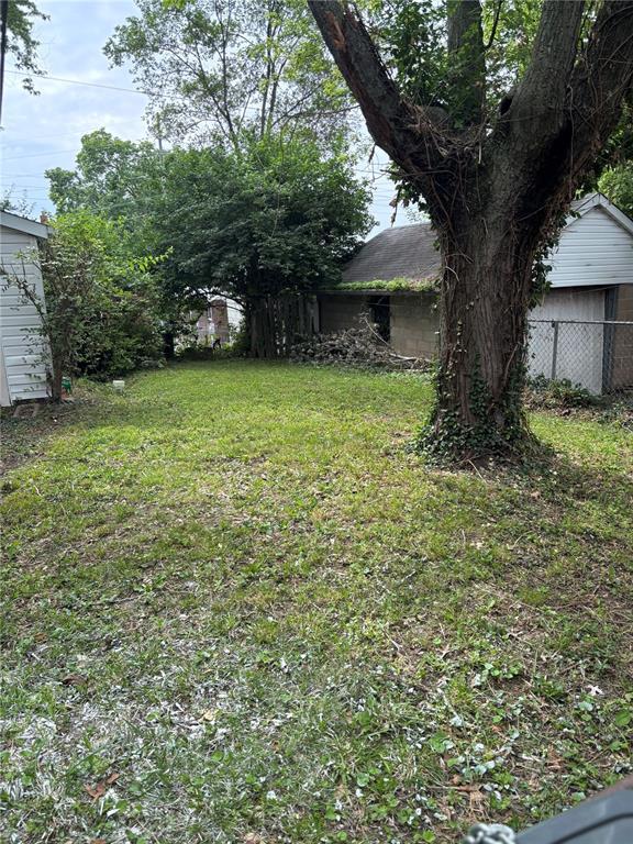 8324 Strathmore Pl, Jennings, MO 63136 - view of yard