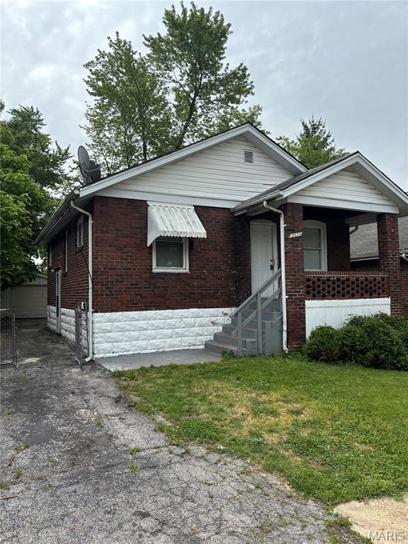 8324 Strathmore Pl, Jennings, MO 63136 - single story home with brick siding, a front lawn, and driveway