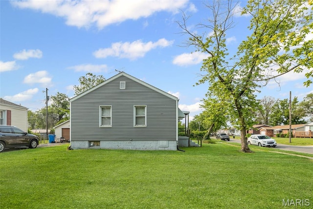 100 Bonds Ave, East Alton, IL 62024 - view of side of property featuring a lawn