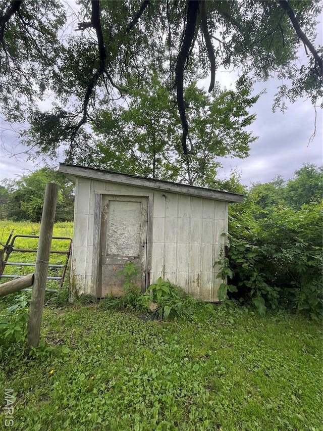 623 County Road 6590, Salem, MO 65560 - view of shed
