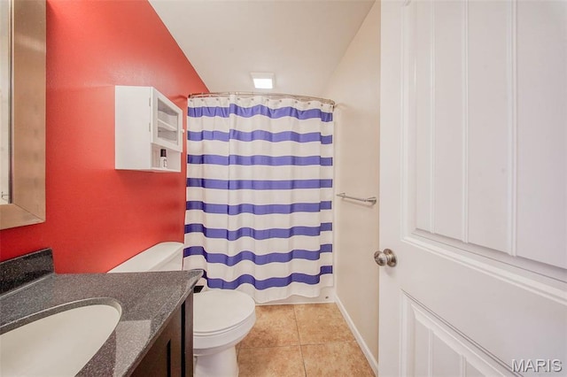 11195 Lexington Ln, Rolla, MO 65401 - full bath featuring vanity, toilet, tile patterned flooring, curtained shower, and vaulted ceiling