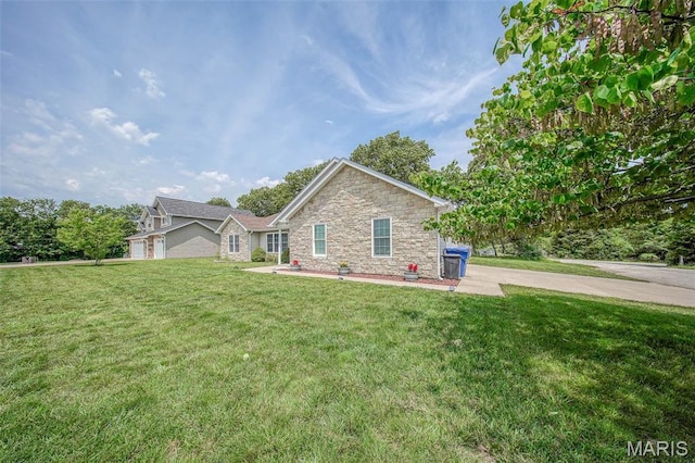11195 Lexington Ln, Rolla, MO 65401 - view of front of house featuring a front yard and stone siding