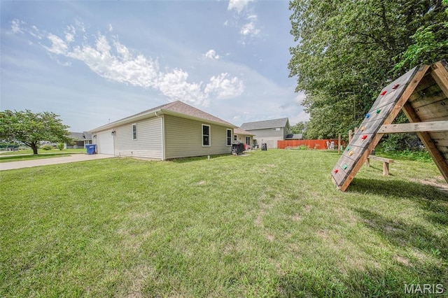 11195 Lexington Ln, Rolla, MO 65401 - view of yard with concrete driveway