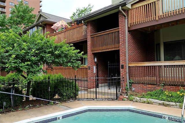 4465 W Pine Blvd Unit 15, Saint Louis, MO 63108 - view of pool