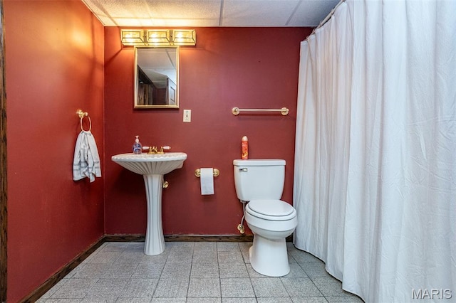 600 E Waters Edge Dr, Shiloh, IL 62221 - bathroom featuring toilet, baseboards, and a shower with curtain