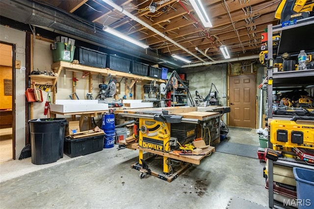 600 E Waters Edge Dr, Shiloh, IL 62221 - garage with a workshop area