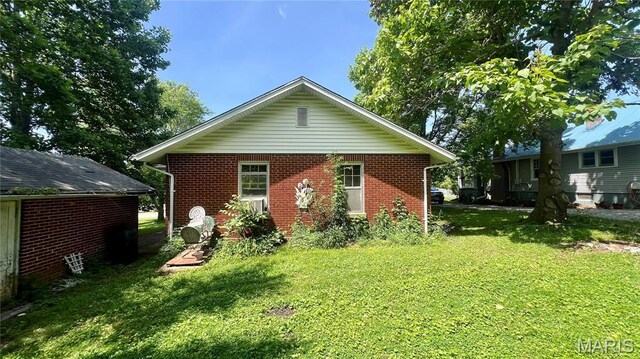 315 E College Ave, Fredericktown, MO 63645 - back of property featuring brick siding and a lawn