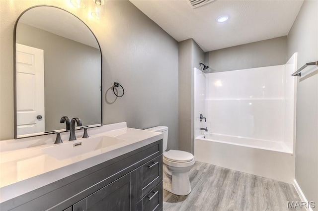 1223 Utah St, Lebanon, MO 65536 - full bathroom featuring wood finished floors, toilet, vanity, shower / tub combination, and recessed lighting