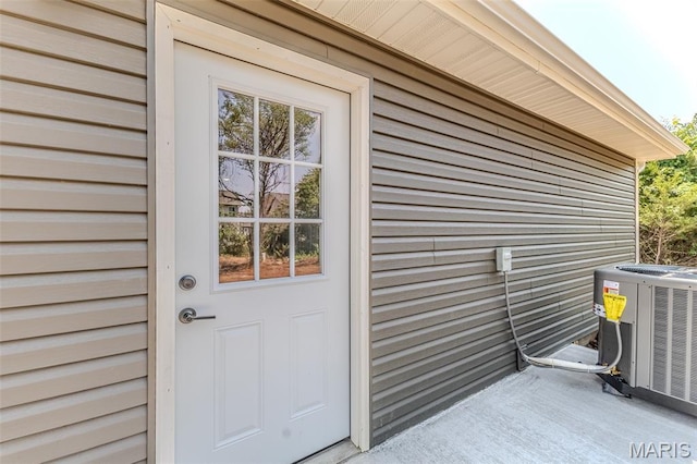1223 Utah St, Lebanon, MO 65536 - property entrance with central AC