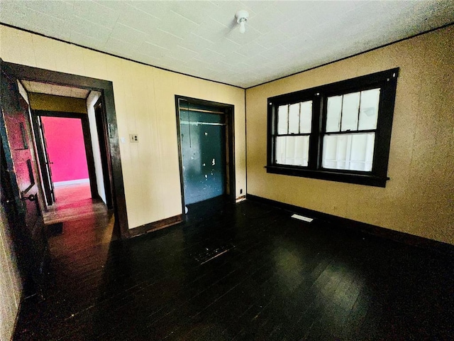 533 W Hawthorne St, Houston, MO 65483 - unfurnished room featuring hardwood / wood-style flooring and baseboards