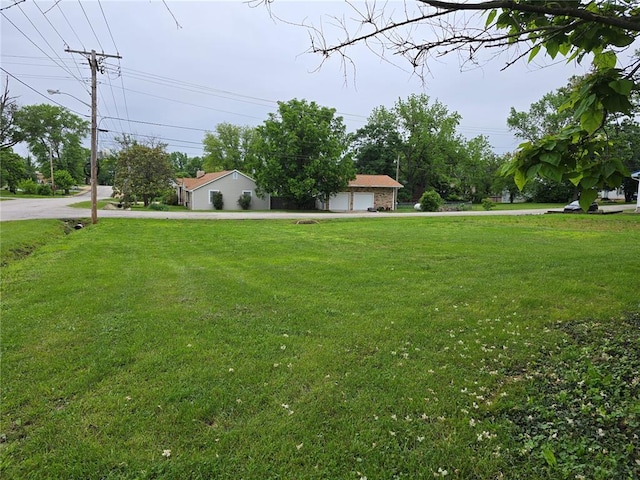 533 W Hawthorne St, Houston, MO 65483 - view of grassy yard