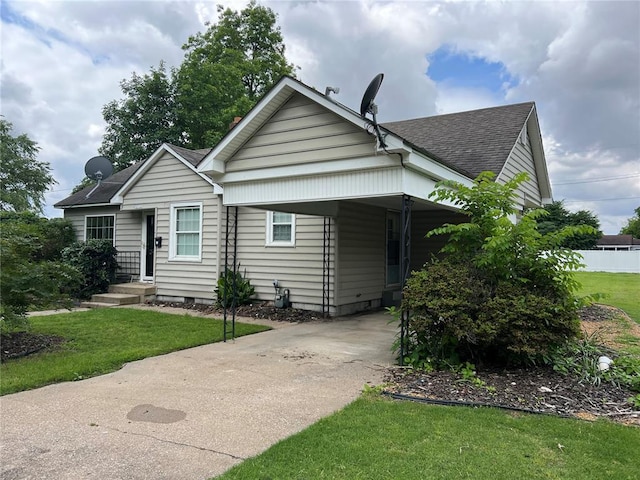 1904 E Parkview, Caruthersville, MO 63830 - bungalow featuring roof with shingles and a front lawn