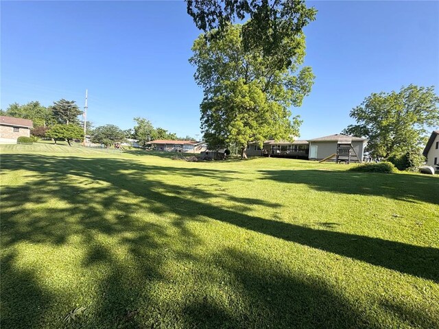 4001 W Ely Rd, Hannibal, MO 63401 - view of green lawn
