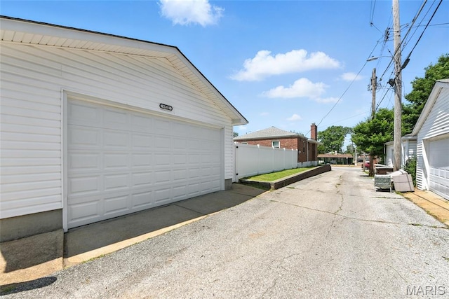 6912 Hampton Ave, Saint Louis, MO 63109 - view of road