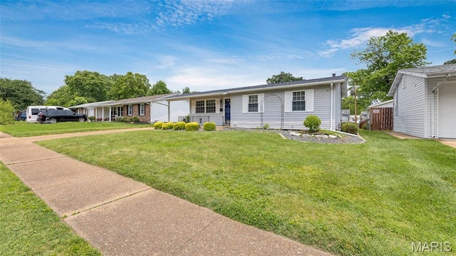 995 Sherman Ln, Florissant, MO 63031 - ranch-style house with a front yard