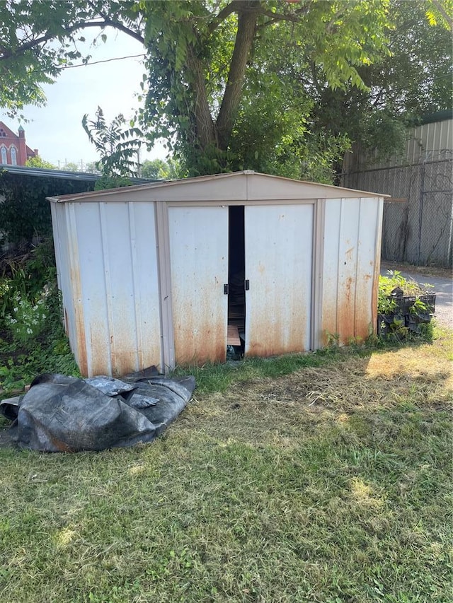 715 Lyon St, Hannibal, MO 63401 - view of shed