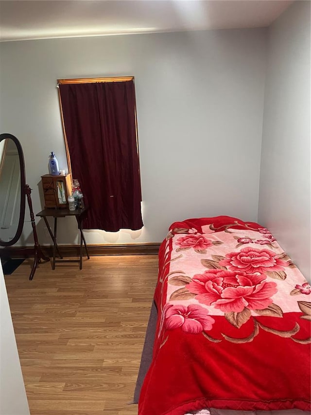 715 Lyon St, Hannibal, MO 63401 - bedroom with wood finished floors and baseboards