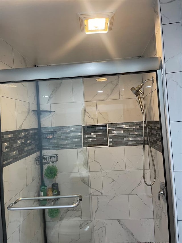 715 Lyon St, Hannibal, MO 63401 - detailed view of a shower stall