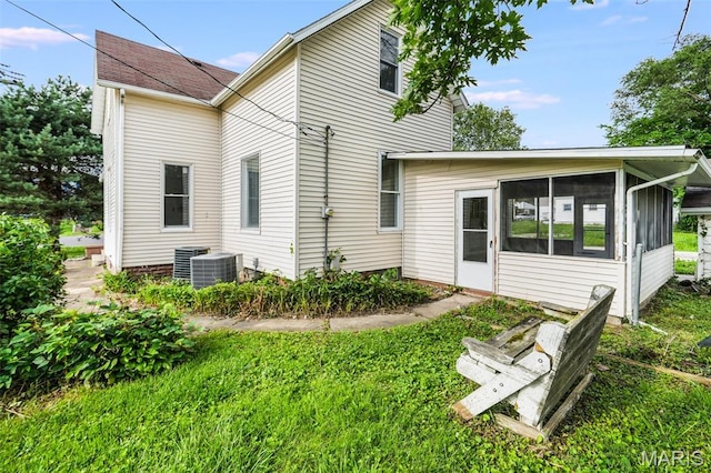 126 N Union St, Staunton, IL 62088 - rear view of property with a sunroom and a yard