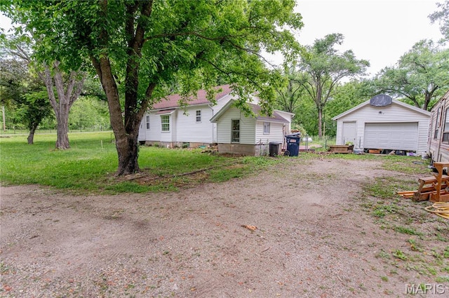870 Walnut St, Newburg, MO 65550 - view of side of home with a detached garage, an outdoor structure, and central air condition unit