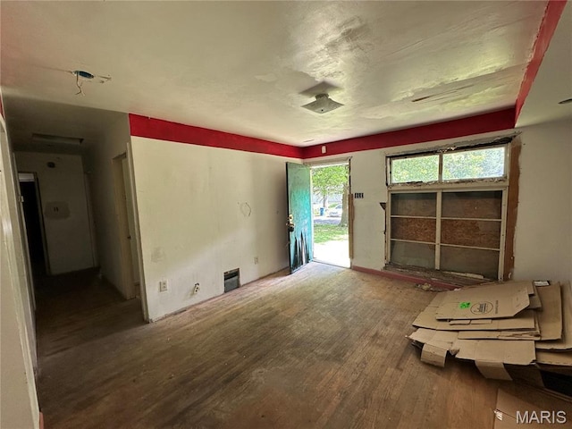 425 Crawford Rd, Riverview, MO 63137 - unfurnished living room with wood finished floors