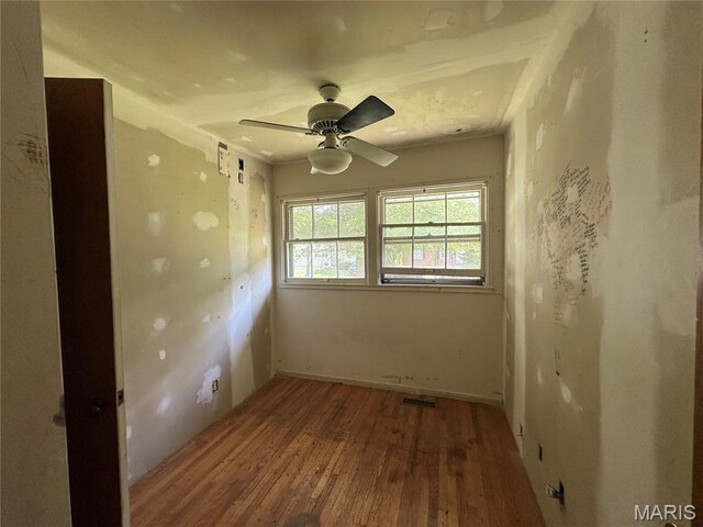 425 Crawford Rd, Riverview, MO 63137 - empty room with wood finished floors and ceiling fan