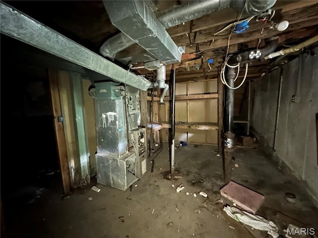 425 Crawford Rd, Riverview, MO 63137 - unfinished below grade area featuring heating unit