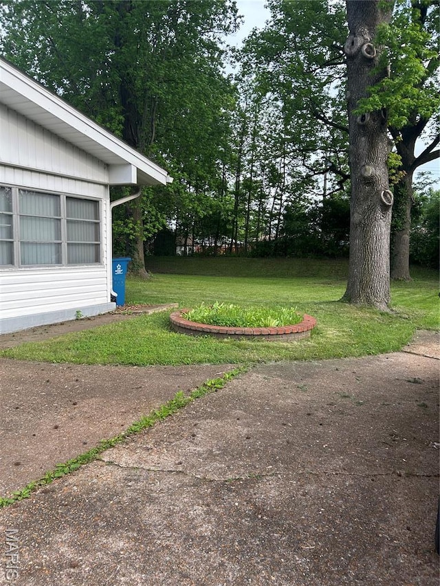 1548 Bayonne Dr, Saint Louis, MO 63138 - view of green lawn