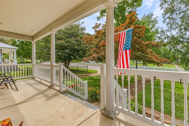 805 W Columbia St, Farmington, MO 63640 - covered porch featuring a lawn
