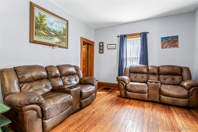 805 W Columbia St, Farmington, MO 63640 - living area featuring light wood finished floors and baseboards