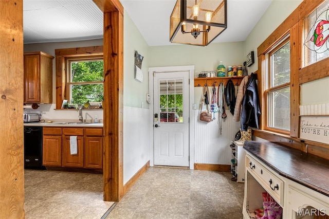 805 W Columbia St, Farmington, MO 63640 - mudroom with a chandelier, a sink, and baseboards