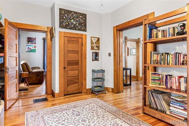 805 W Columbia St, Farmington, MO 63640 - foyer entrance featuring wood finished floors and baseboards