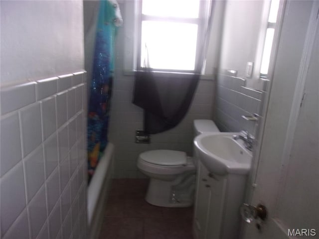 7622 Springdale Dr, Pasadena Park, MO 63121 - full bath with tile walls, vanity, toilet, tile patterned floors, and shower / bathtub combination with curtain