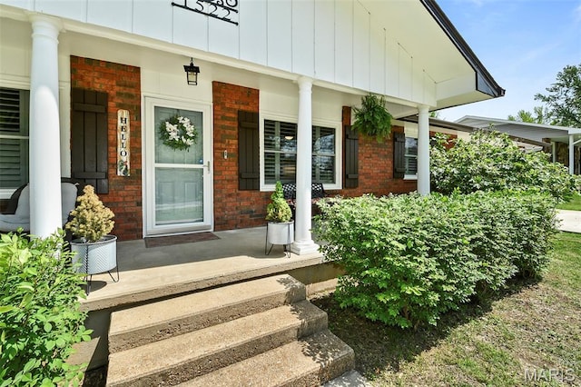 1522 S Oakland Ave, Bolivar, MO 65613 - doorway to property with covered porch and brick siding